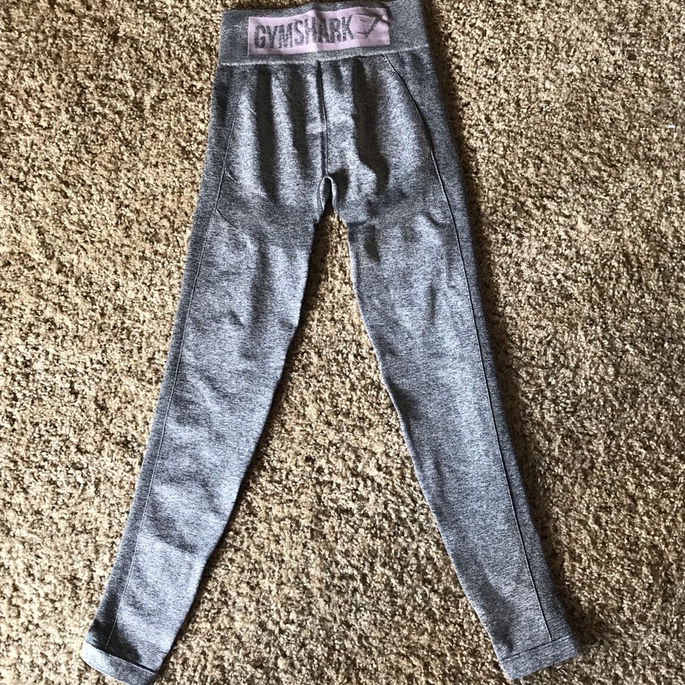 Gym shark leggings